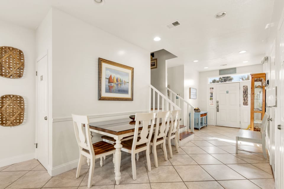 Dining table seating