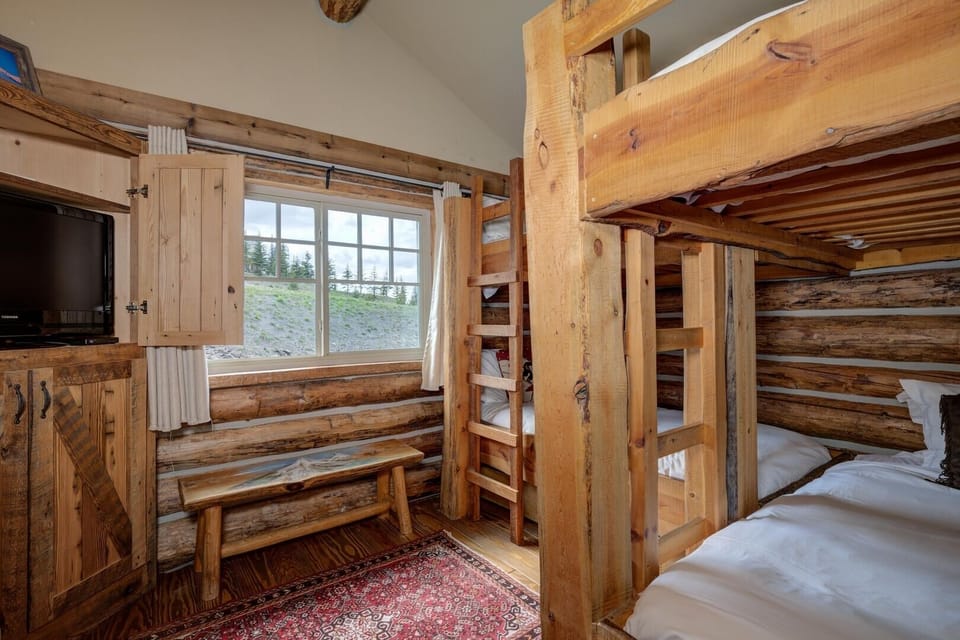 Indoors, Hardwood, Stained Wood, Screen, TV