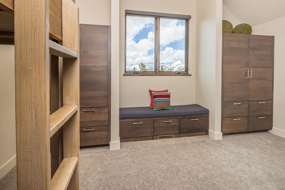 Indoors, Furniture, Home Decor, Bed, Bedroom