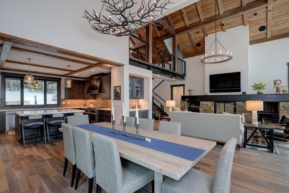 Dining Room, Dining Table, Furniture, Indoors, Table