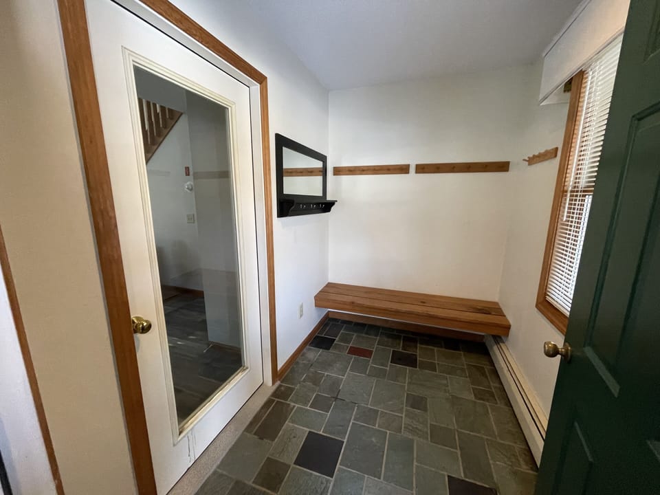 Heated mudroom for ski boots and coats