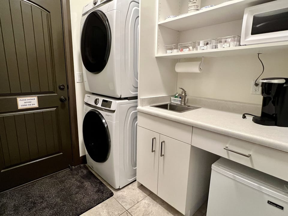 Kitchenette with Laundry