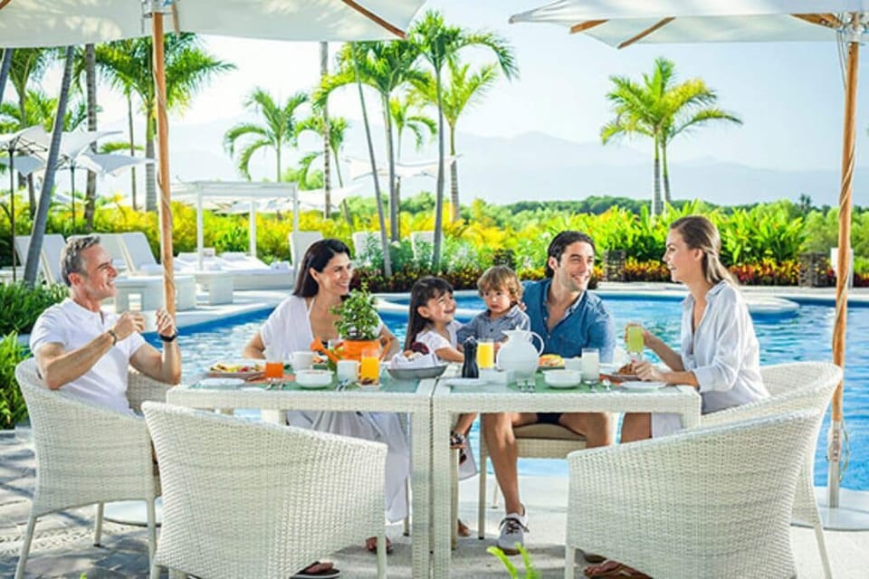 Over 40 fine dining or casual restaurants, each with unique views and landscapes