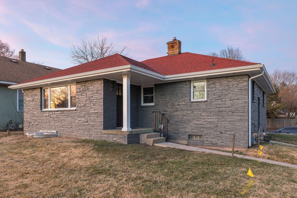 Front of home with front porch and front yard
