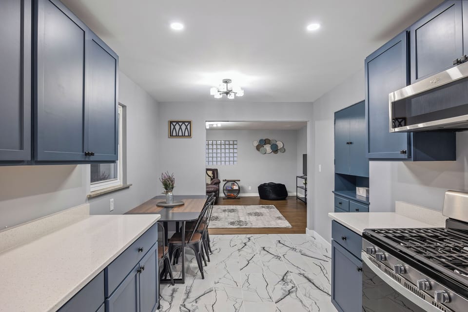 Fully equipped kitchen with dishwasher and appliances