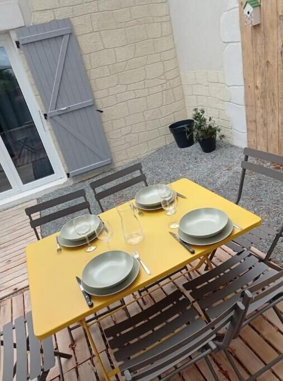 Outdoor dining
