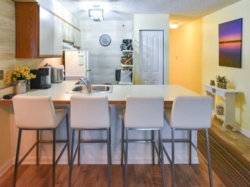 Seating for 4