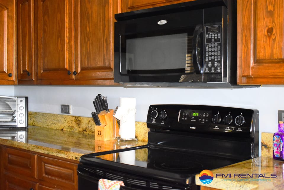 Electric stove with 5 burners and microwave