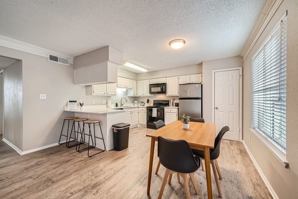 Spacious Kitchen Area