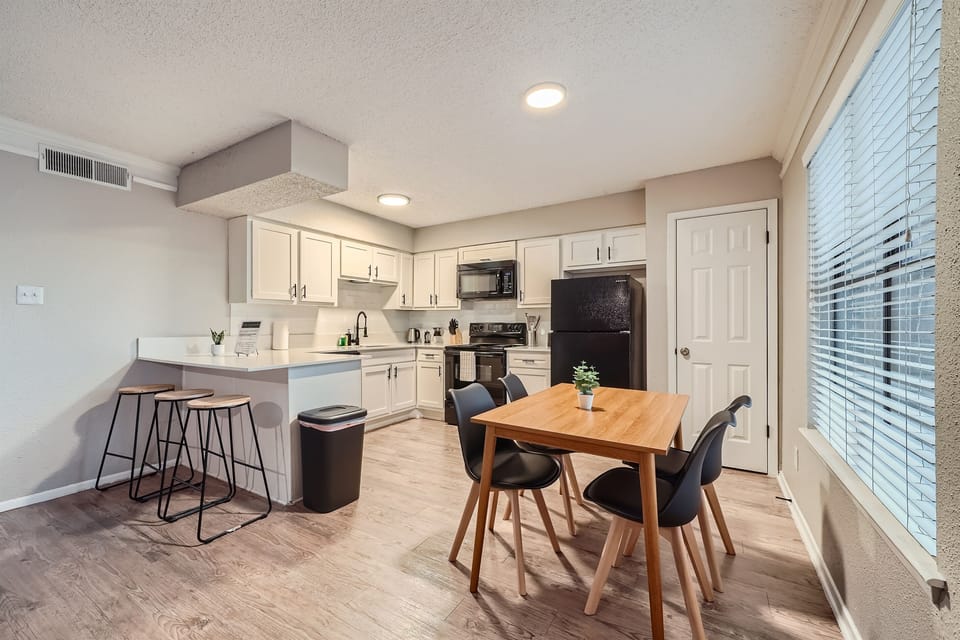 Spacious Kitchen Area