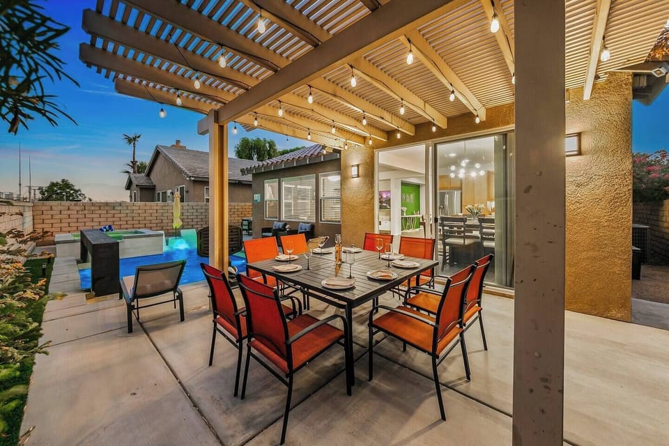 Patio Sitting Area (1)