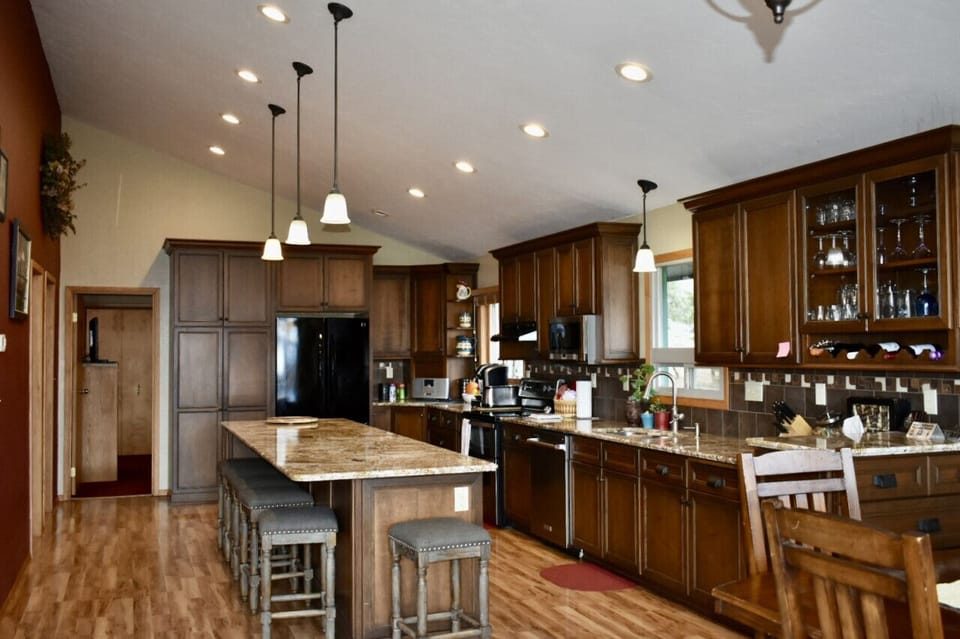 Gorgeous open floorplan kitchen