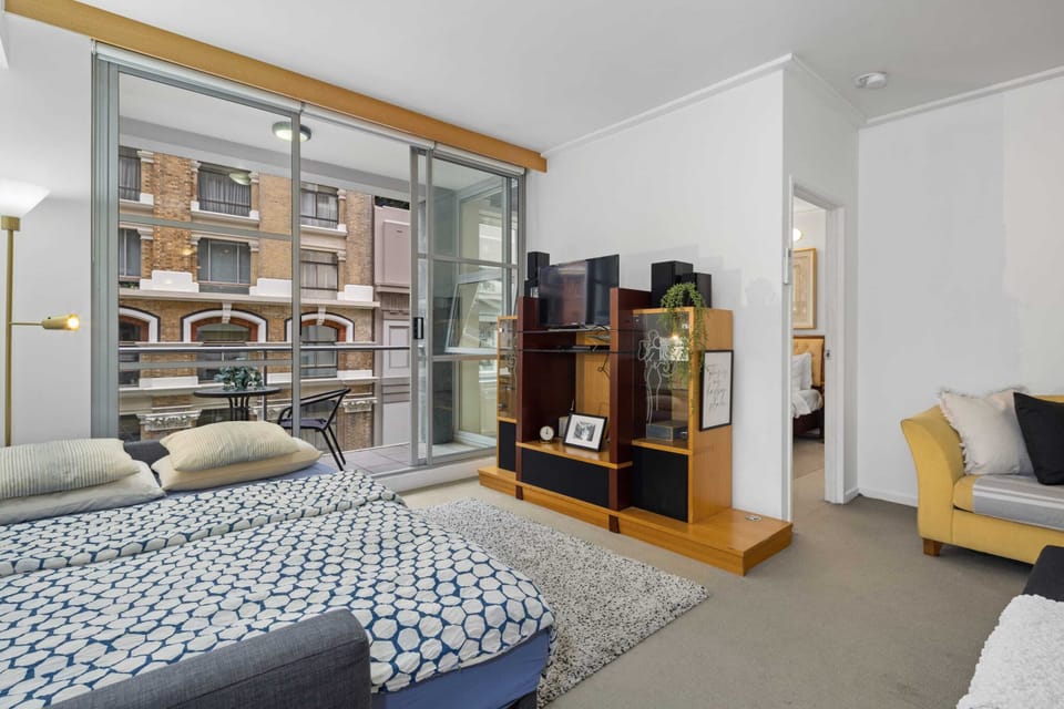 A spacious living.