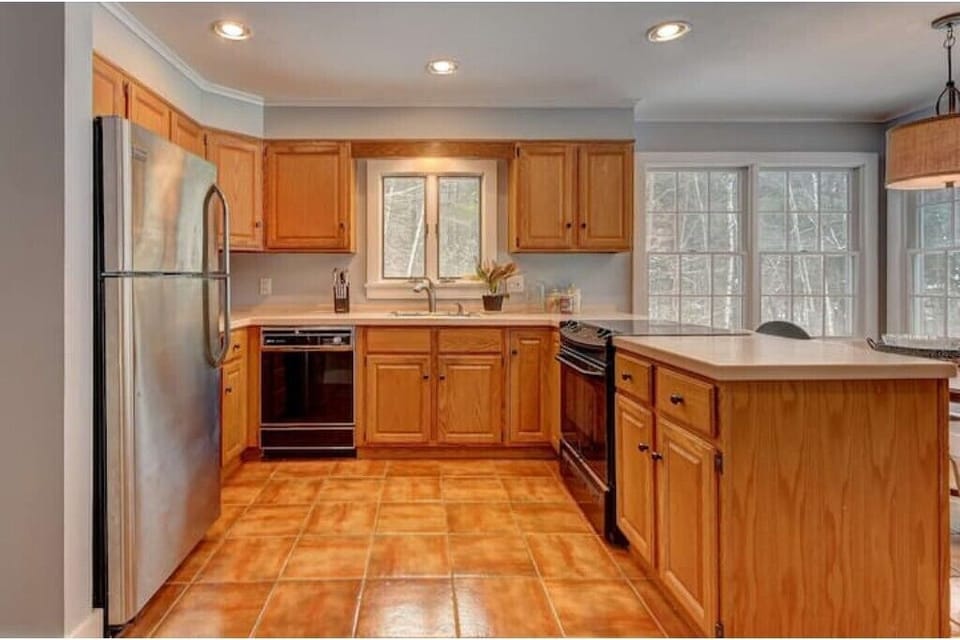 This kitchen is well-appointed to make your favorite meals. Electric stove top