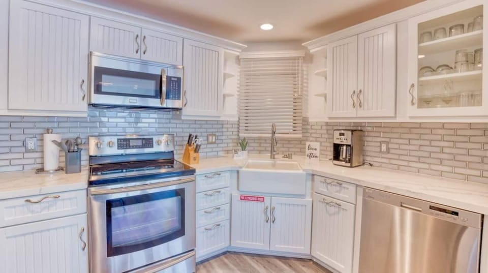Newly remodeled, fully stocked kitchen for cooking