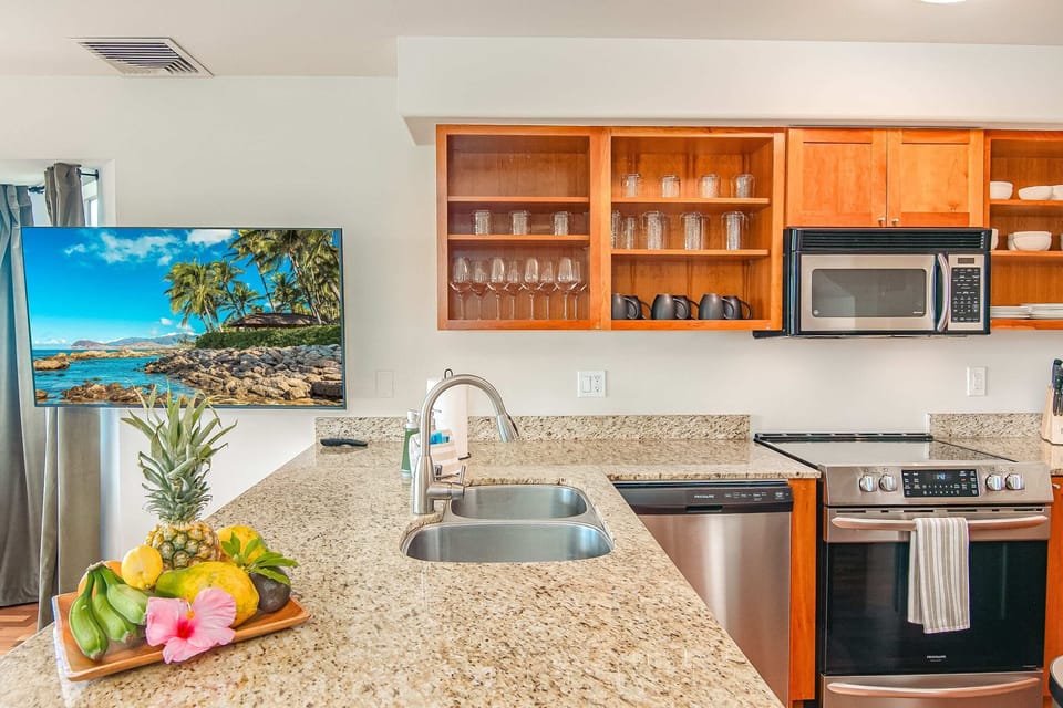 Kitchen has all that you need to make a nice meal