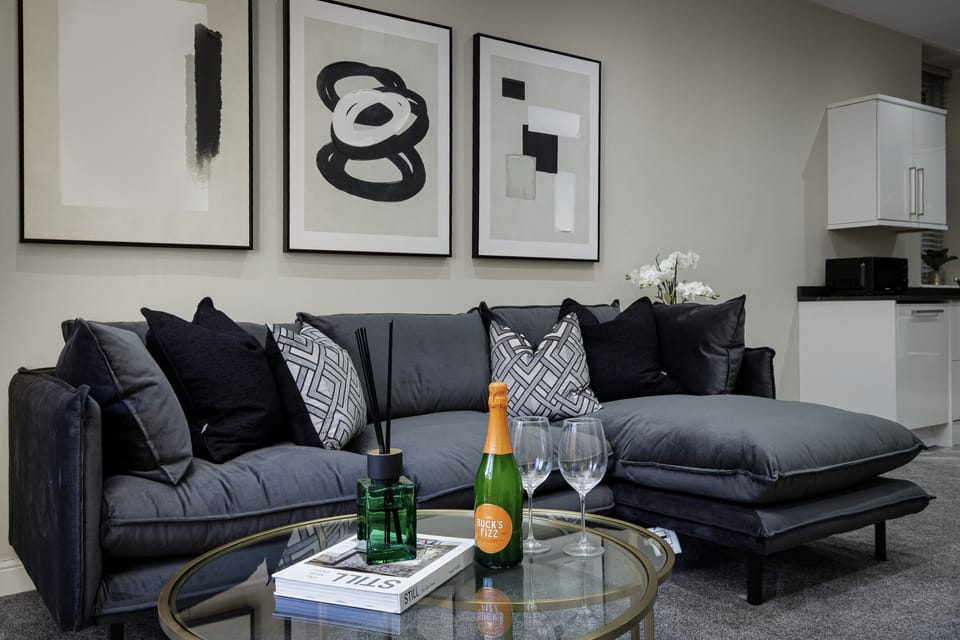 Living Room / Lounge