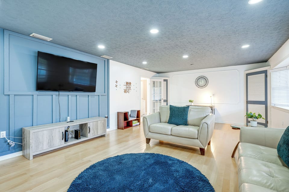 Living Room | Free WiFi | Smart TV