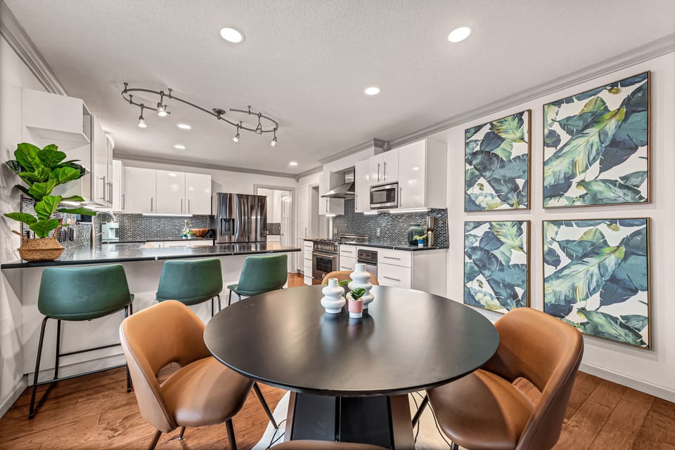 You will find even more seating in the breakfast nook and countertop dining.