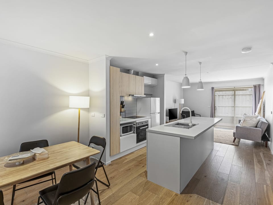 Dining to Kitchen