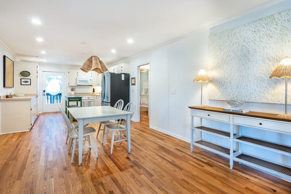Dining Table / Kitchen