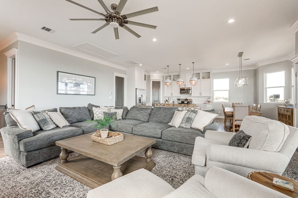 Living Room | Full Kitchen | Dining Area