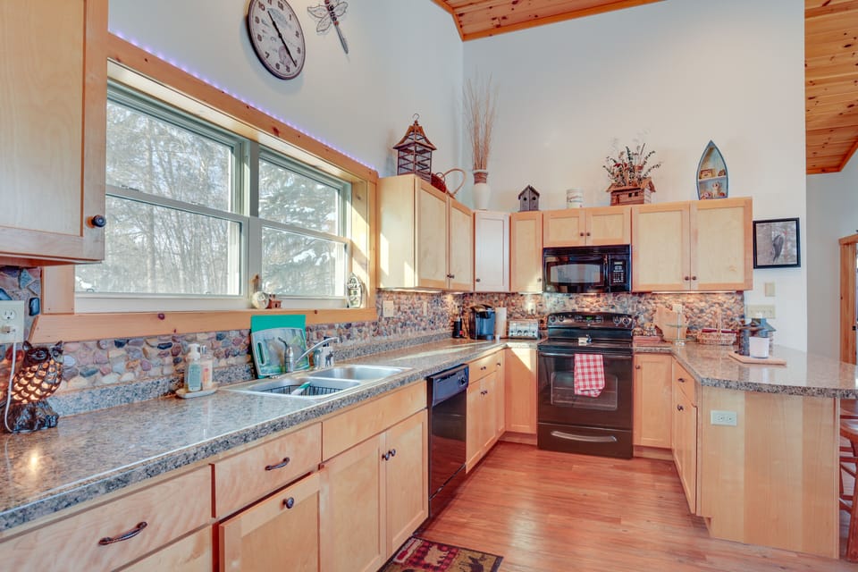Kitchen | Dishwasher | Toaster | 2nd Floor