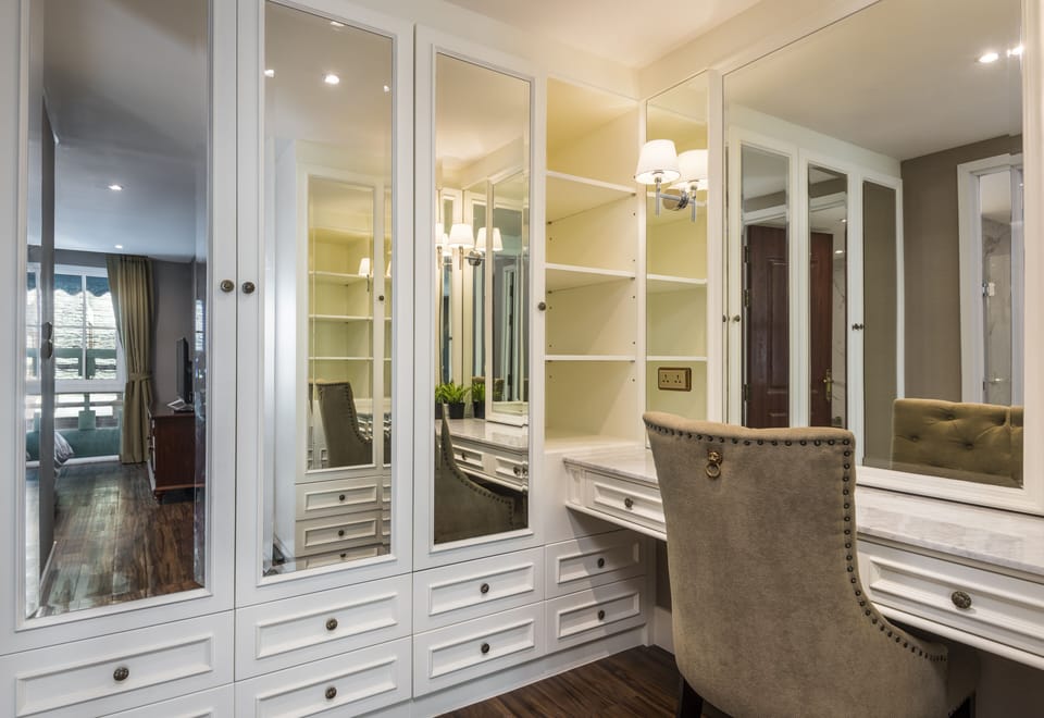 Master Bedroom Walk in Closet