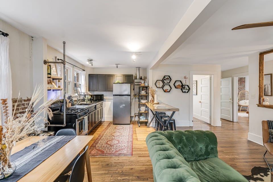 Open layout makes it easy for your group to connect.