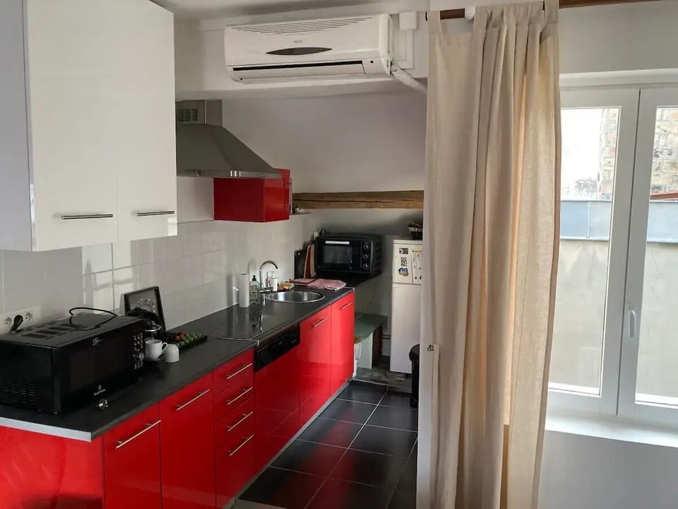 fully equipped kitchen