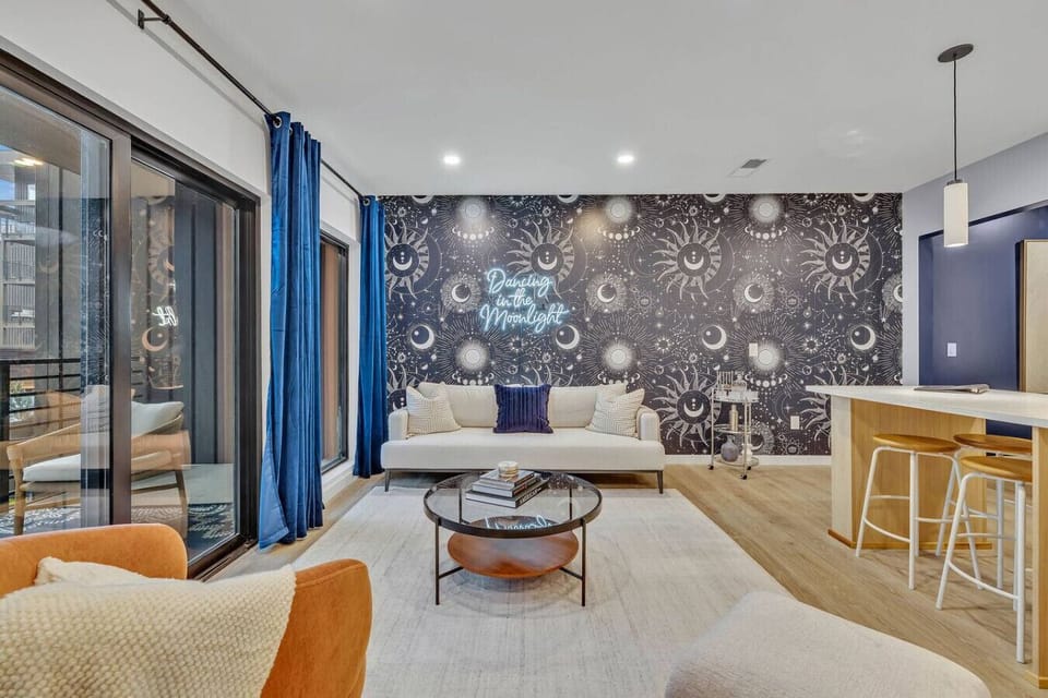 Living room with open floor concept to kitchen