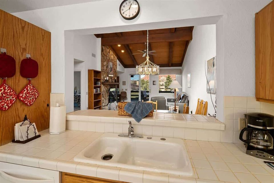 Convenient hatch through to dining room