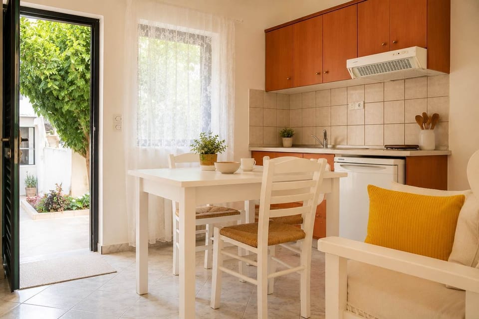 Fully Equipped Kitchen with Dining Table