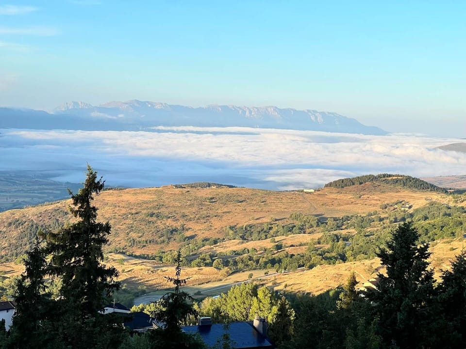 Vue du salon en direction de Puigcerda en Espagne