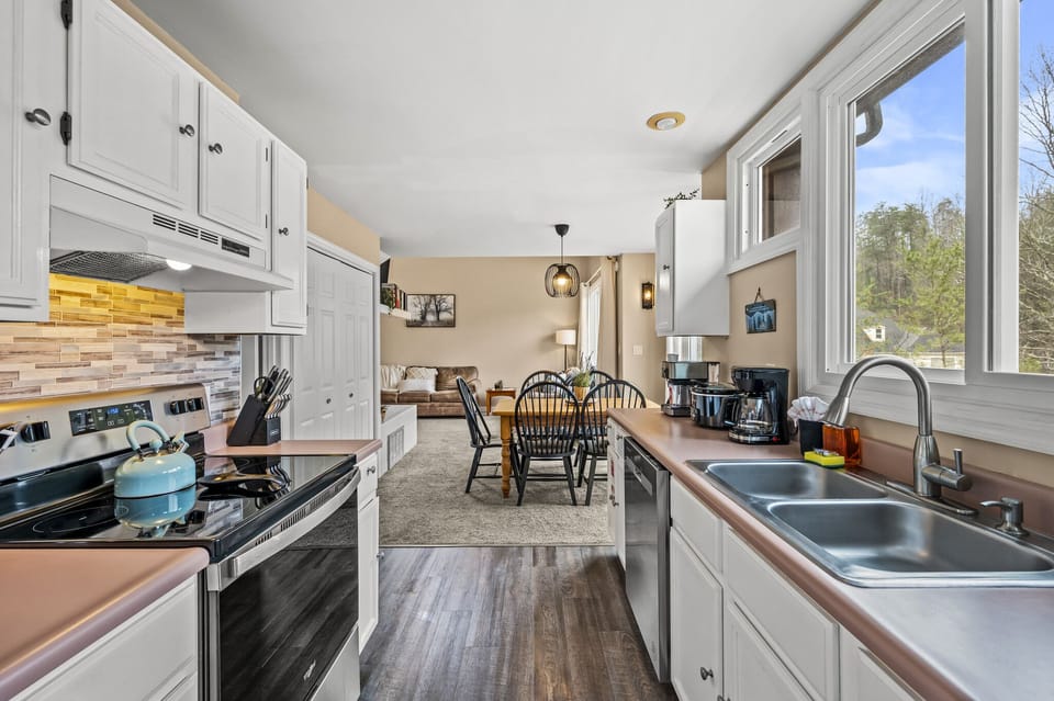 Smoky Dreams' fully equipped kitchen