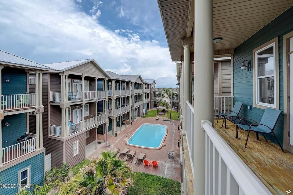 Views of the pool