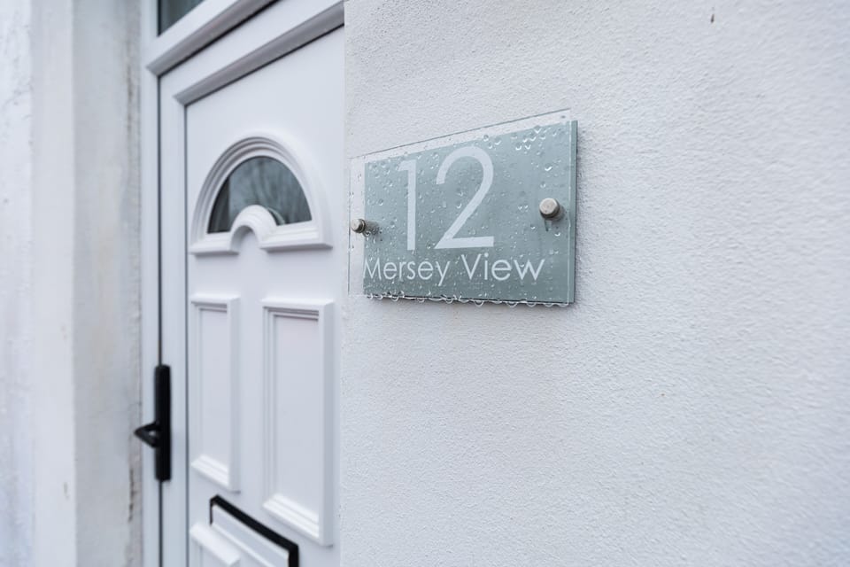 Contact Free Check in and out with smart door handle