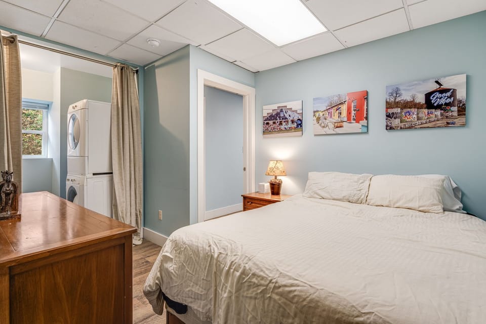 Downstairs private suite w/ queen bed and private bath.