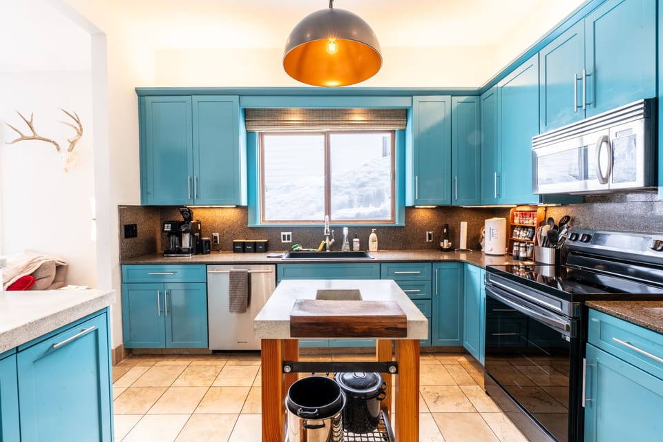 gourmet kitchen