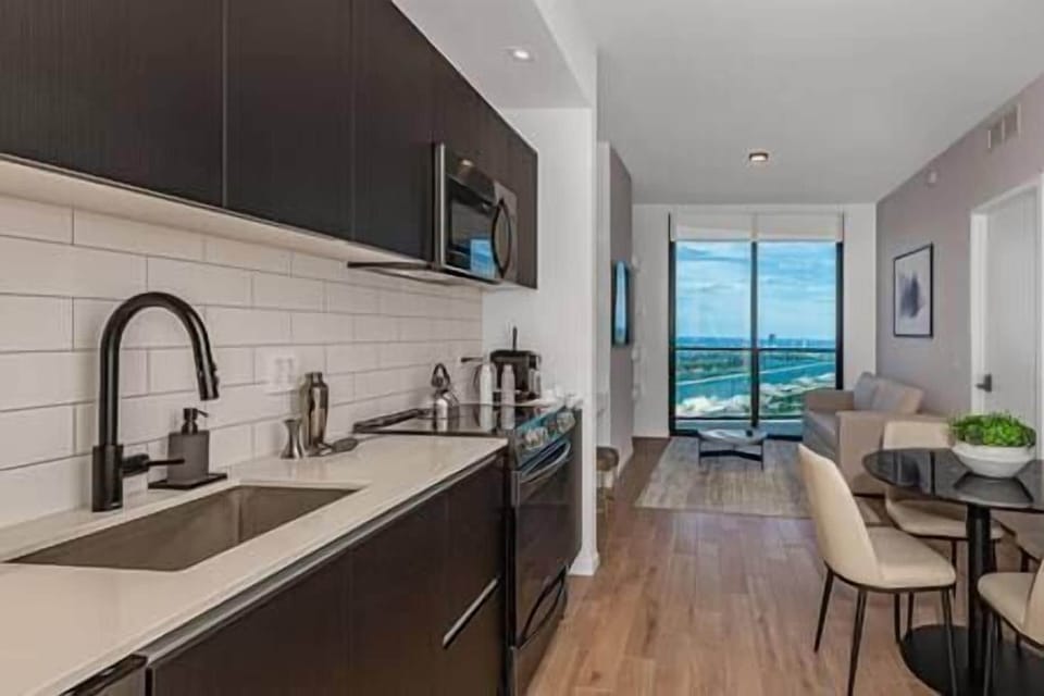 Kitchen / Dining Area