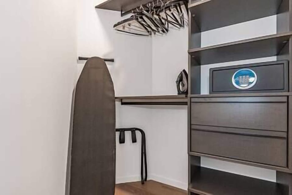 Closet (1)