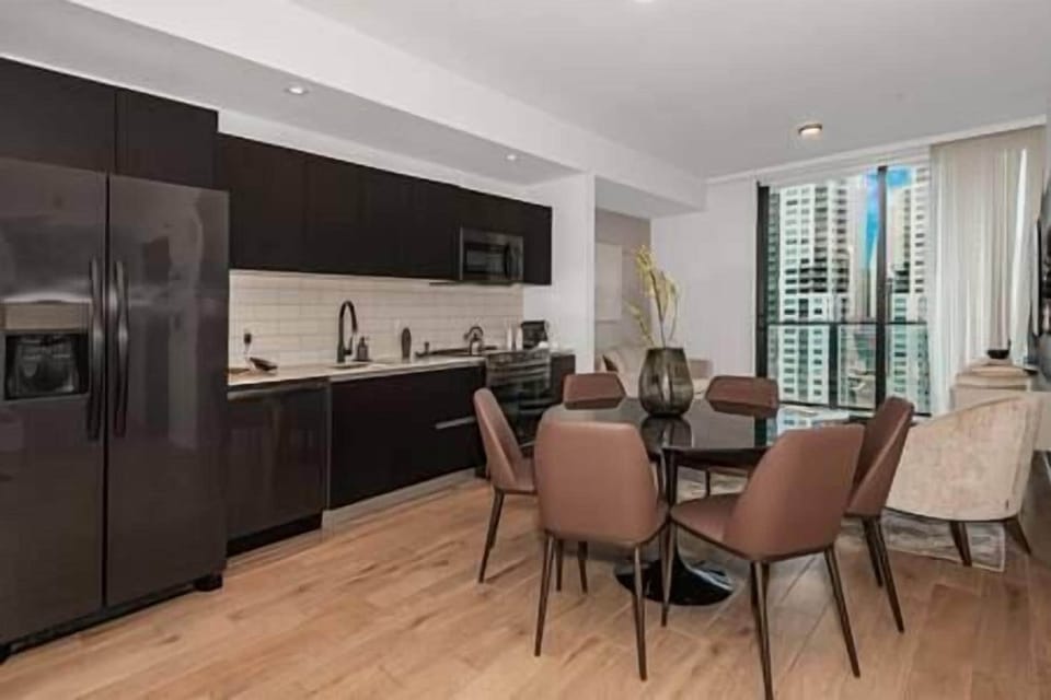 Kitchen / Dining Area