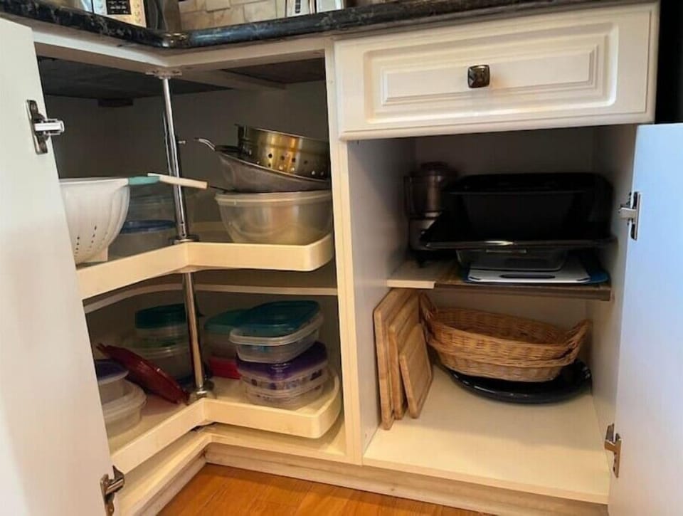 Colanders, Food storage, Cutting boards, Baking Dishes and so much more