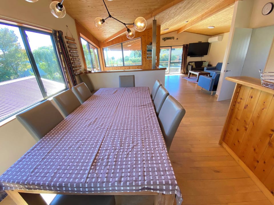 dining, lounge