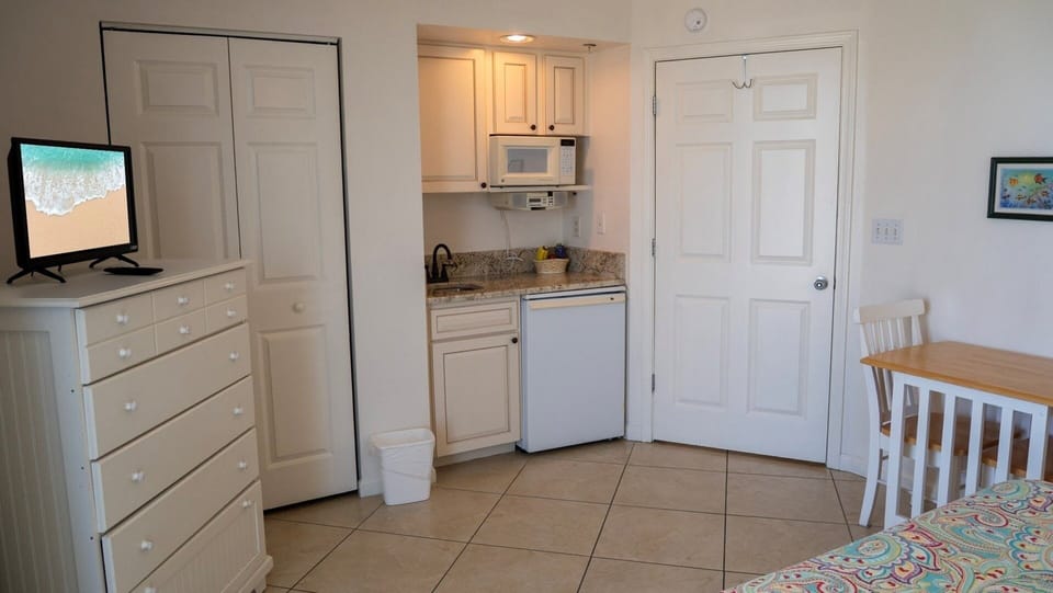 Wet bar in the front guest bedroom