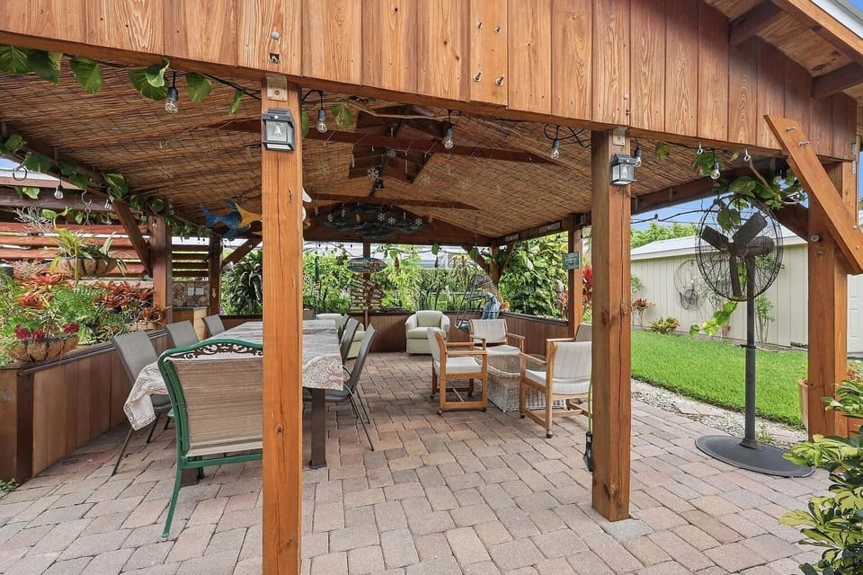 Outdoor dining