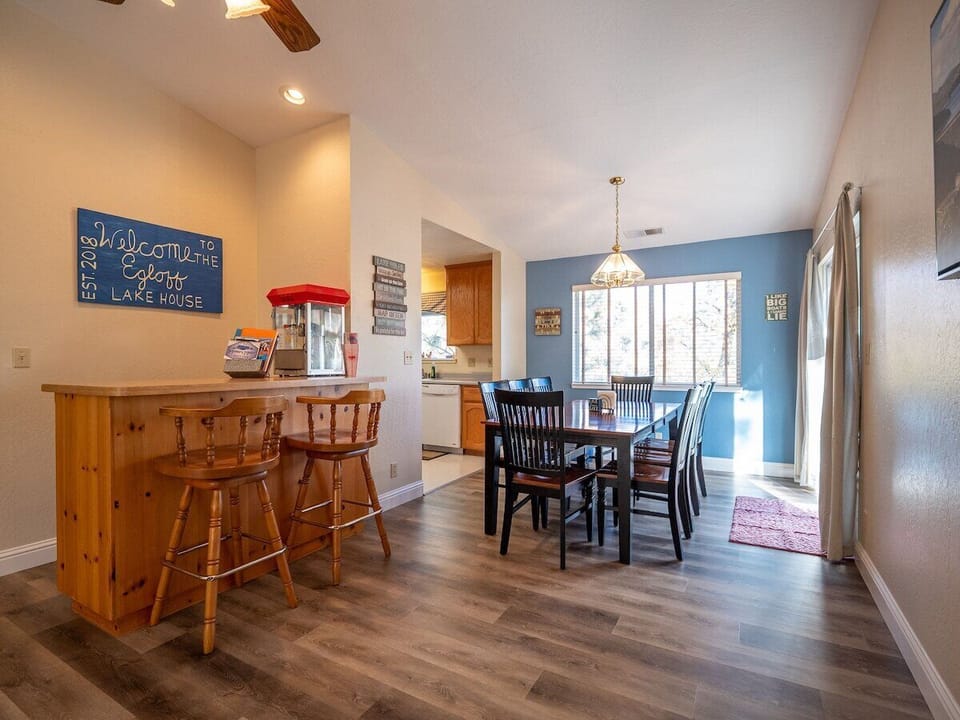 Bar & table - seats 10