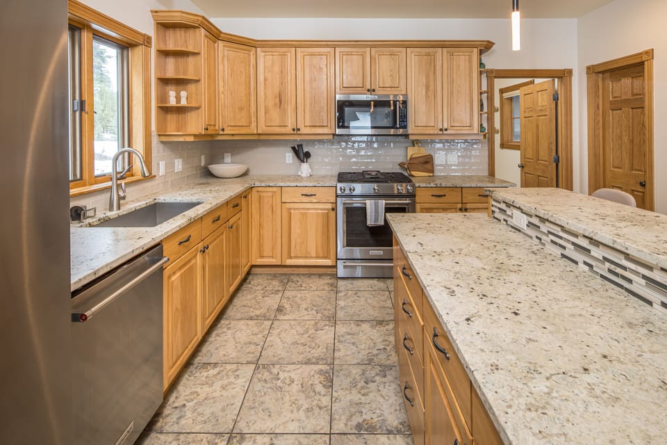 Large kitchen, perfect for whipping up dinner!