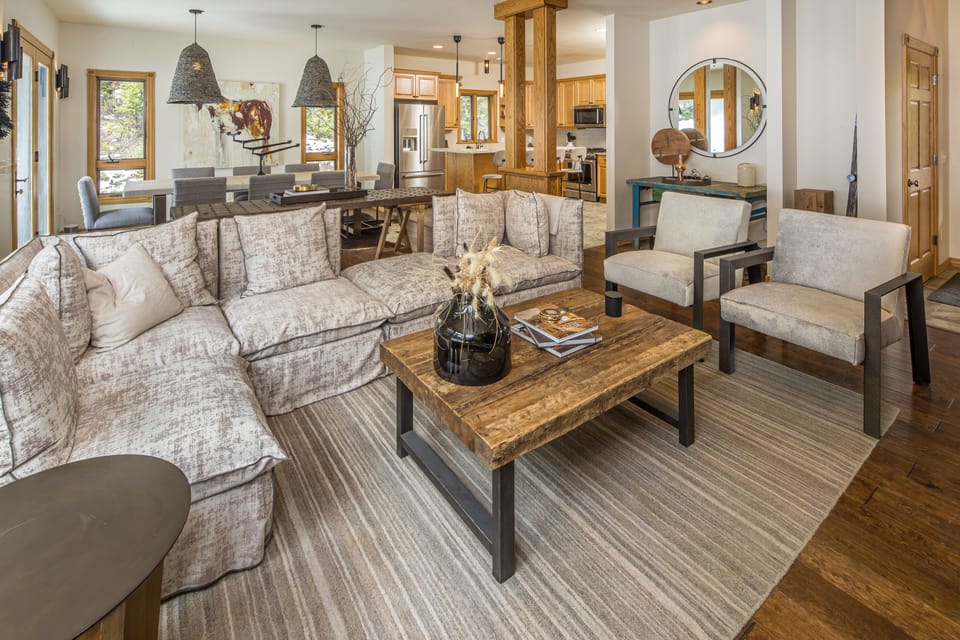 Inviting main level living area!