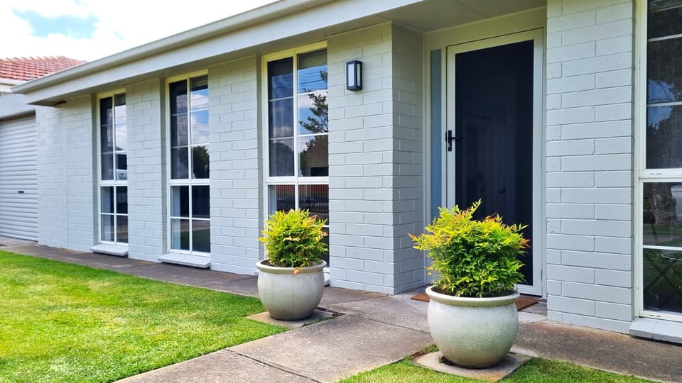 Front Yard, Lockable Garage.